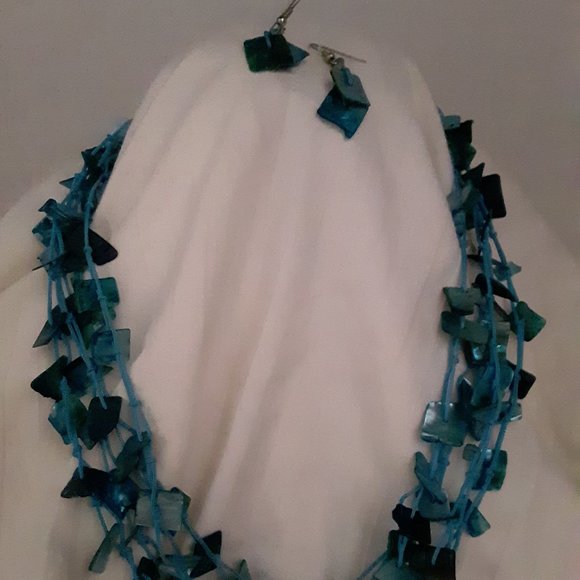 Dyed Blue Shell Necklace and Earrings - Picture 1 of 9
